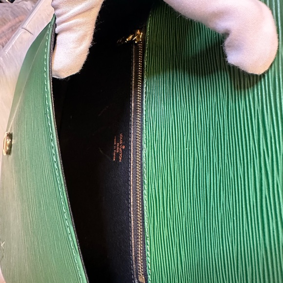 Louis Vuitton Green Crossbody Bag - Picture 12 of 17